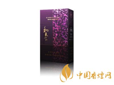 2020白沙和天下價(jià)格表和圖片 2020和天下香煙是白沙牌香煙中的一種，說起和天下香煙，相信大家都認(rèn)識(shí)，和天下是高端香煙品牌,隸屬于湖南中煙工業(yè)有限責(zé)任公司，那么，2020年白沙和天下多少錢一包呢?趕緊來(lái)看看吧!  和天下香煙  和天下香煙時(shí)尚大氣的包裝　簡(jiǎn)潔流暢的線條　以紫色為主色調(diào)的搭配　無(wú)一不顯示出和天下的不凡紫色在中國(guó)傳統(tǒng)里是尊貴的顏色，如北京故宮又稱為“紫禁城”亦有所謂“紫氣東來(lái)” 口感上此款雅香綿滑，香氣醇和，余味純凈，實(shí)屬難得一見的神品啊!  系列產(chǎn)品  和天下(尊尚中支)  類型： 烤煙型  煙氣煙堿量： 0.0 mg  煙長(zhǎng)： 84 mm  過濾嘴長(zhǎng)： 25 mm  包裝形式： 條盒硬盒  單盒支數(shù)： 20  銷售形式： 國(guó)產(chǎn)內(nèi)銷  生產(chǎn)狀態(tài)： 待上市  備注： 白沙和天下尊尚中支  和天下(尊尚5000)  類型： 烤煙型  煙氣煙堿量： 0.0 mg  煙長(zhǎng)： 88 mm  過濾嘴長(zhǎng)： 25 mm  包裝形式： 條盒硬盒  單盒支數(shù)： 20  銷售形式： 國(guó)產(chǎn)內(nèi)銷  生產(chǎn)狀態(tài)： 已上市  備注： 白沙和天下尊尚5000  白沙(硬和天下雙中支)  單盒參考價(jià)： 90 元  條盒參考價(jià)： 900 元  條盒批發(fā)價(jià)： 763.2 元  小盒條形碼： 6901028204798  條包條形碼： 6901028204804  白沙(和天下天下韶山)  單盒參考價(jià)： 100 元  條盒參考價(jià)： 1000 元  小盒條形碼： 6901028196925  條包條形碼： 6901028196932  白沙(軟和天下檀香)  單盒參考價(jià)： 100 元  條盒參考價(jià)： 1000 元  條盒批發(fā)價(jià)： 763.2 元  白沙(和天下細(xì)支)  單盒參考價(jià)： 100 元  條盒參考價(jià)： 1000 元  條盒批發(fā)價(jià)： 720.8 元  小盒條形碼： 6901028196048  條包條形碼： 6901028196055  白沙(軟和天下)  單盒參考價(jià)： 100 元  條盒參考價(jià)： 1000 元  條盒批發(fā)價(jià)： 720.8 元  小盒條形碼： 6901028196017  條包條形碼： 6901028196024  白沙(和天下)  單盒參考價(jià)： 100 元  條盒參考價(jià)： 1000 元  條盒批發(fā)價(jià)： 848 元  小盒條形碼： 6901028196925  條包條形碼： 6901028196932  通過以上的信息可以了解到2020年白沙和天下的價(jià)格，以上就是香煙網(wǎng)為您提供的關(guān)于2020白沙和天下價(jià)格表和圖片，白沙和天下多少錢一包?的信息，想要了解更多的信息請(qǐng)來(lái)關(guān)注香煙網(wǎng)吧!白沙和天下多少錢一包？