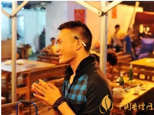 香煙夾耳朵上是怎么來(lái)的，耳夾煙是男人的專利