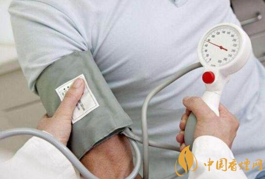 吸煙的危害:吸煙可導(dǎo)致心腦血管疾病